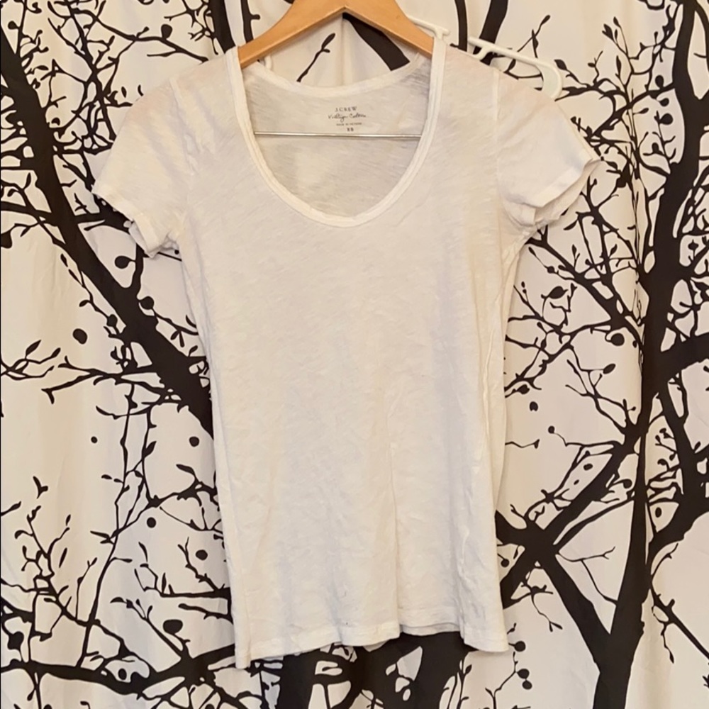 White tee